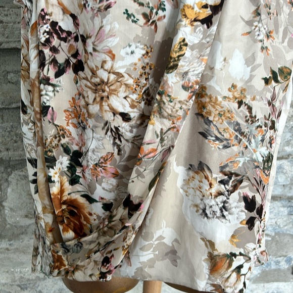 Faux Wrap Floral Top - Picture 4 of 9